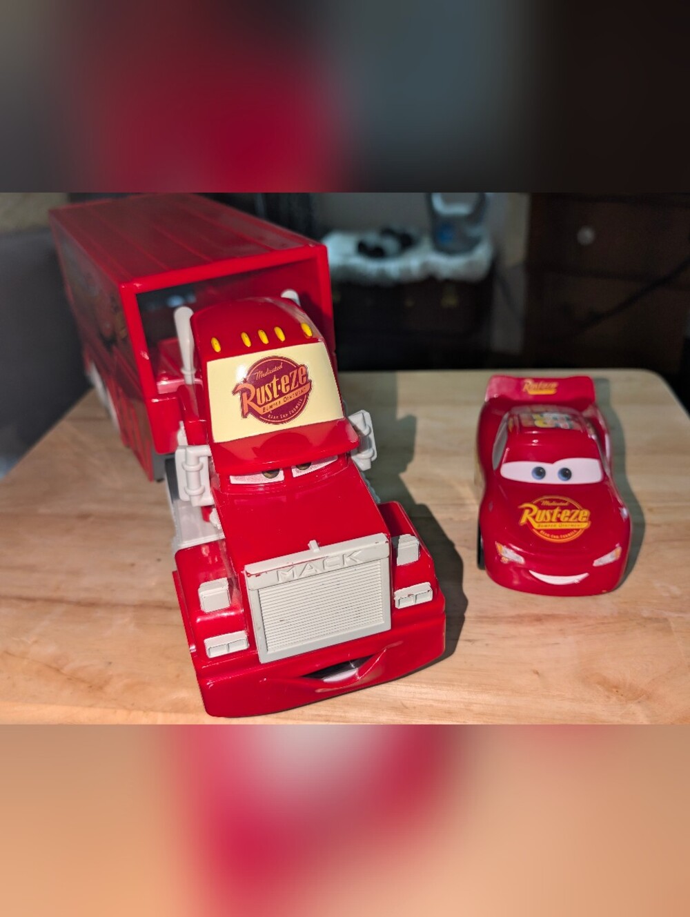 Cars Disney Pixar 16" Mack Hauler Semi & Lightning McQueen Car - Picture 3 of 7